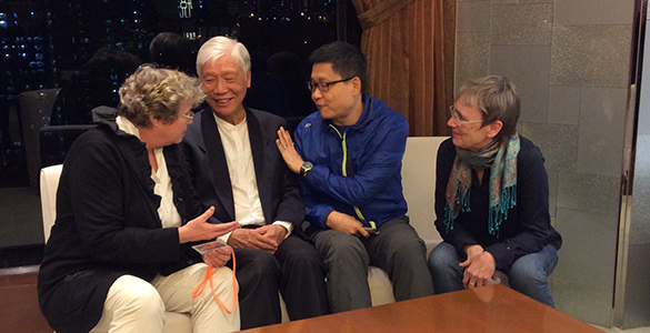 Oberkirchenrätin Barbara Rudolph, Pfarrer Chu, Professor Chan, Pfarrerin Bettina Kurbjeweit (v.l.n.r.)